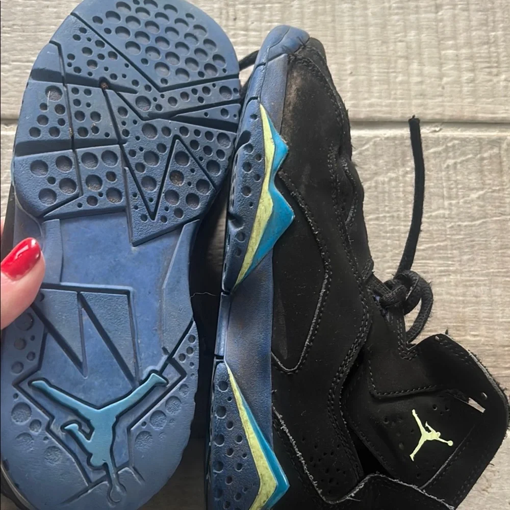 Nike Kids Black and Blue Sneakers - Picture 7 of 7